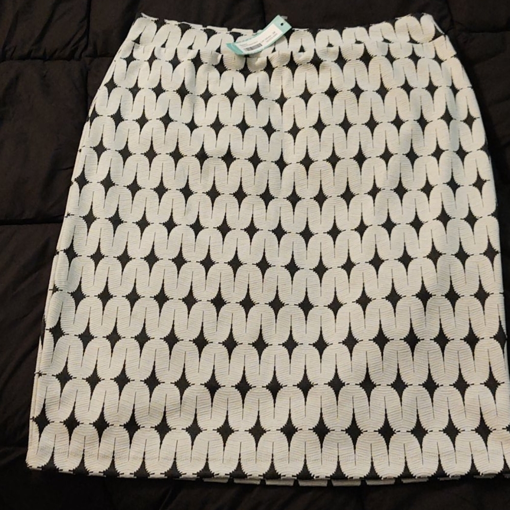 B&W pencil skirt - 2x - NWT